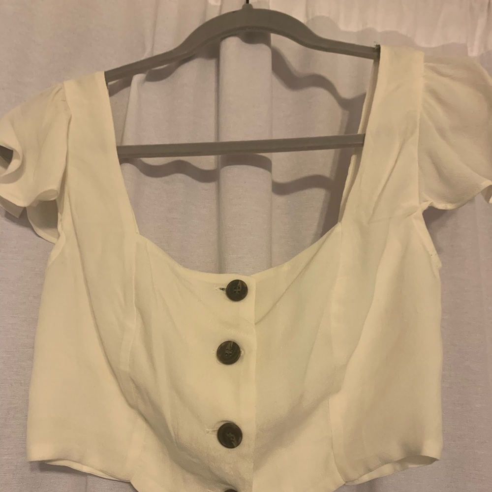 White button crop🤍 - Picture 2 of 4